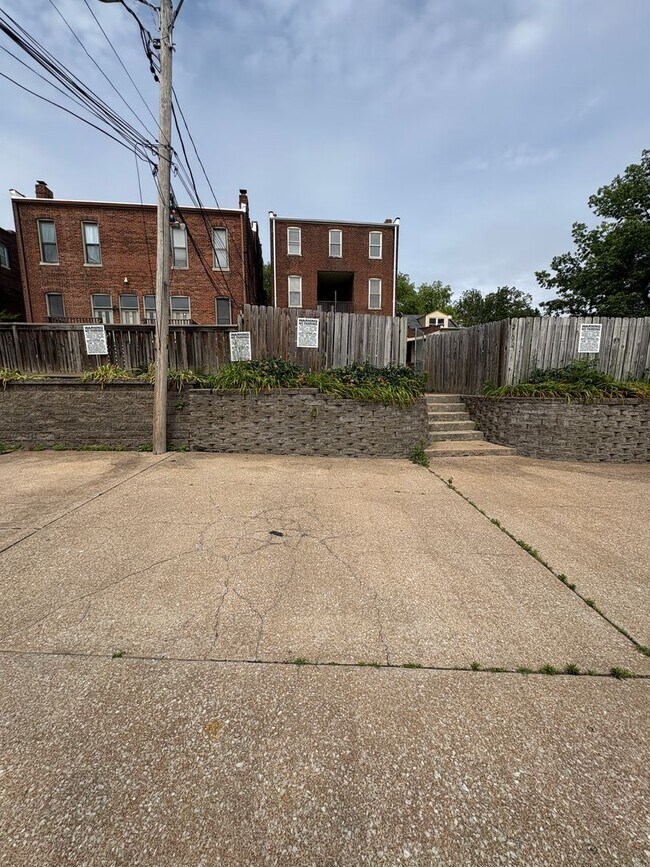 Building Photo - 2406 S 10th St