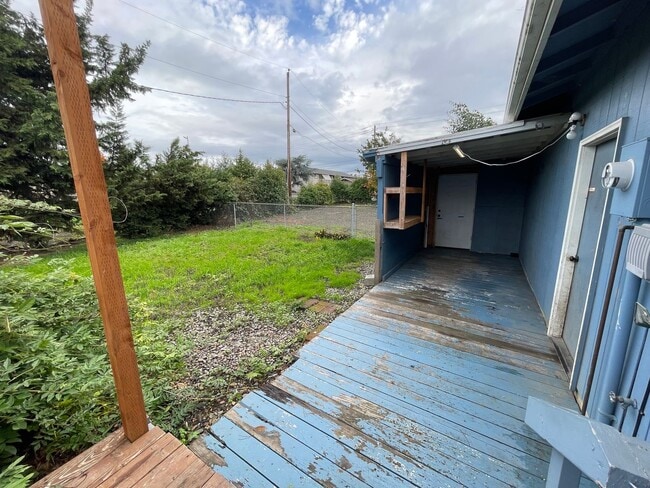 Building Photo - 3020 W Shasta Ave