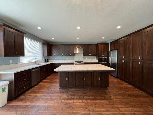 Building Photo - Completely Remodeled home in desirable Mou...
