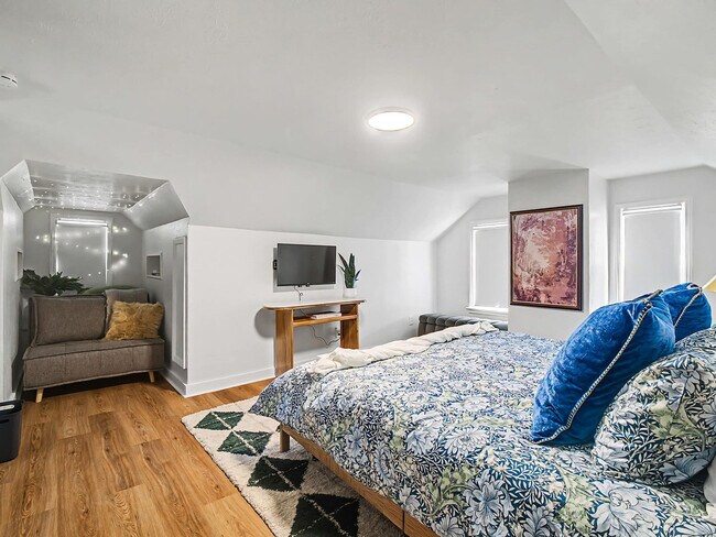 Building Photo - 5252 W 45th St