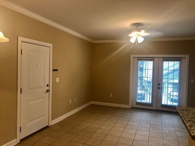 Building Photo - Beautiful One Bedroom Apartment in Fort Walton Beach!