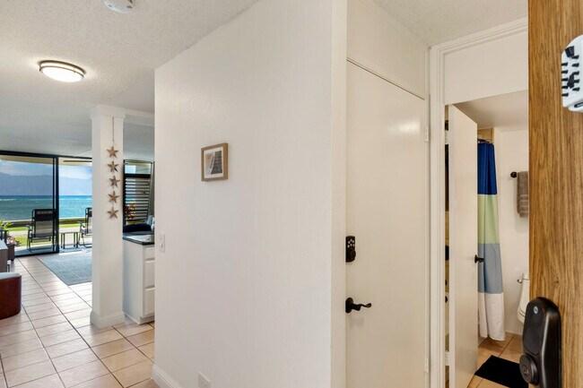 Building Photo - 4471 Lower Honoapiilani Rd