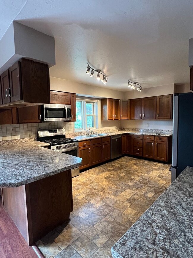 Building Photo - Humbolt Lp condos