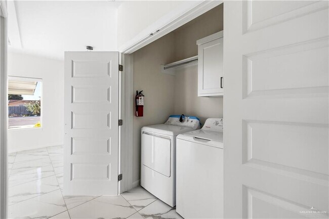 Building Photo - 21 N Abesam Ave