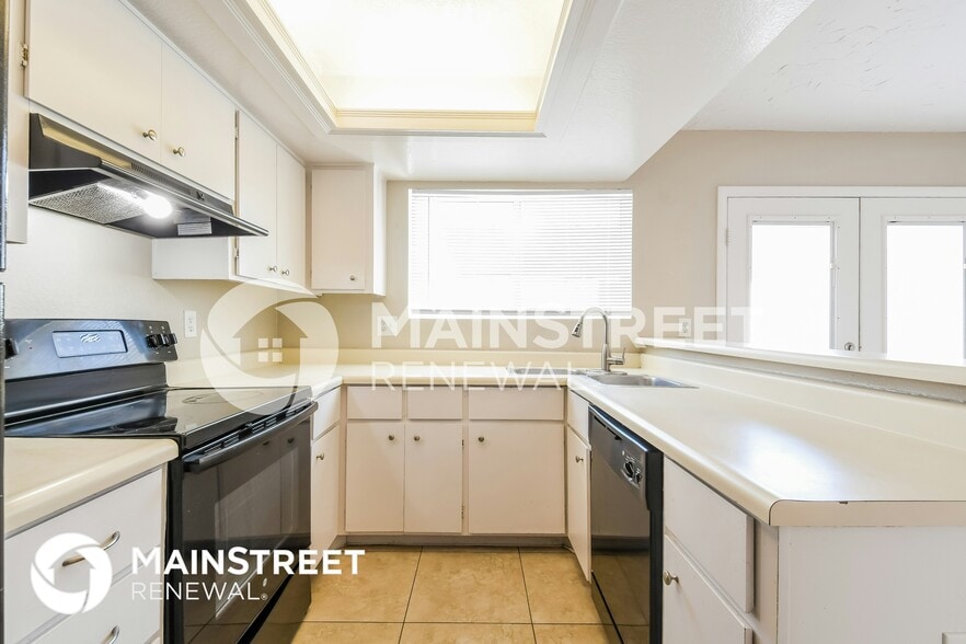 Building Photo - 2833 E Beck Ln
