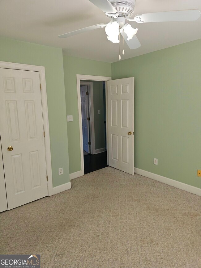 Building Photo - 185 Rock Hill Dr