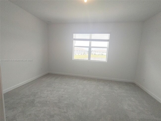 Building Photo - 390 SE Crossoak Ln