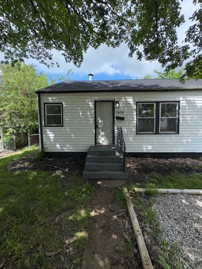 Primary Photo - 2504-2506 Negley Pl