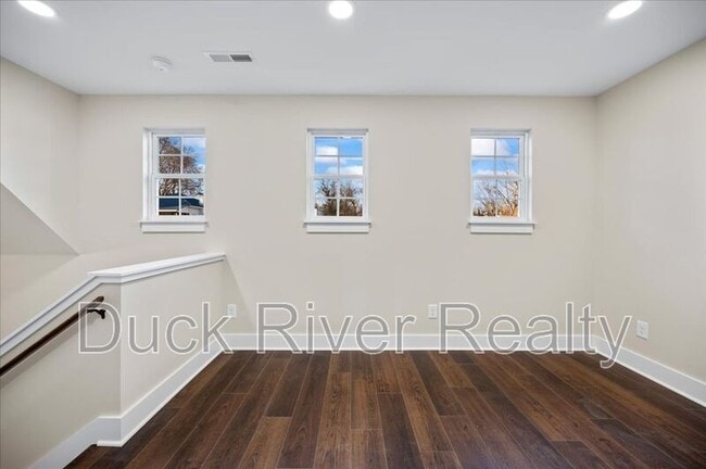 Building Photo - 119 Westover Dr