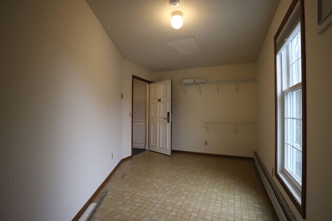 Building Photo - 603 Lake St