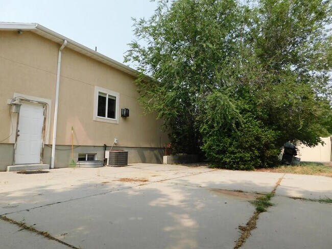 Building Photo - 6363 Murray Bluffs Dr