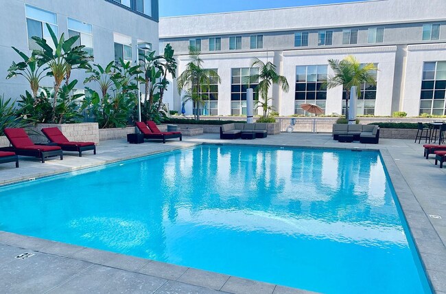 pool - 435 W Center Street Promenade St