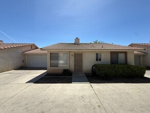 Building Photo - 3 Bed 2 bath in Southwest Bakersfield