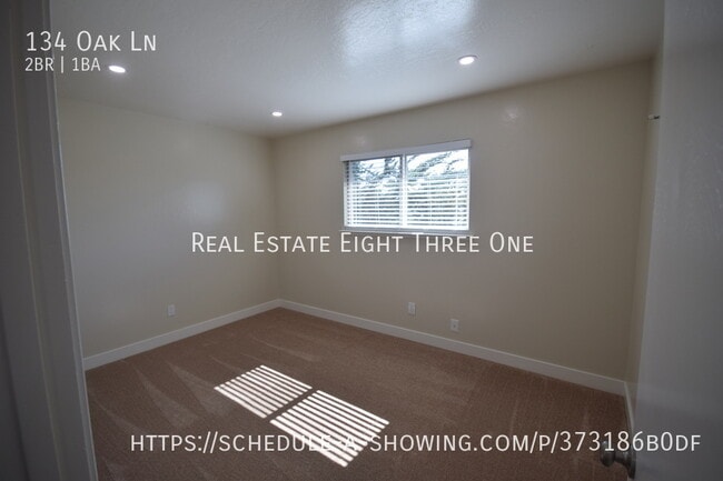 Building Photo - 134 Oak Ln