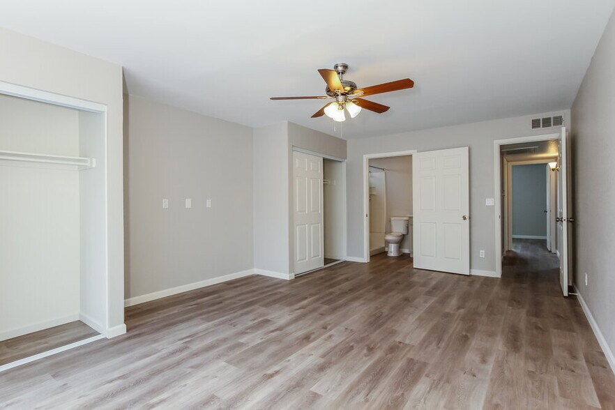 Building Photo - 5526 W Garden Dr