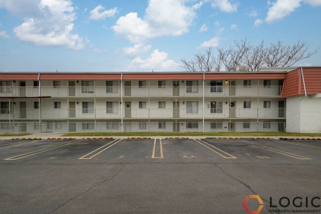 Building Photo - Perfectly Located Apartment in Provo!