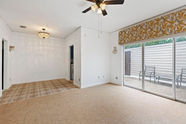Building Photo - 10728 Briar Forest Dr