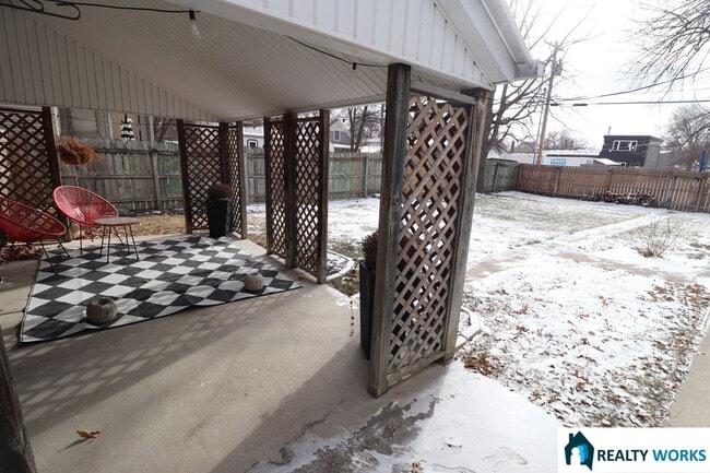 Building Photo - Furnished 2 Bed House | Utilities Included | 12-Month Lease