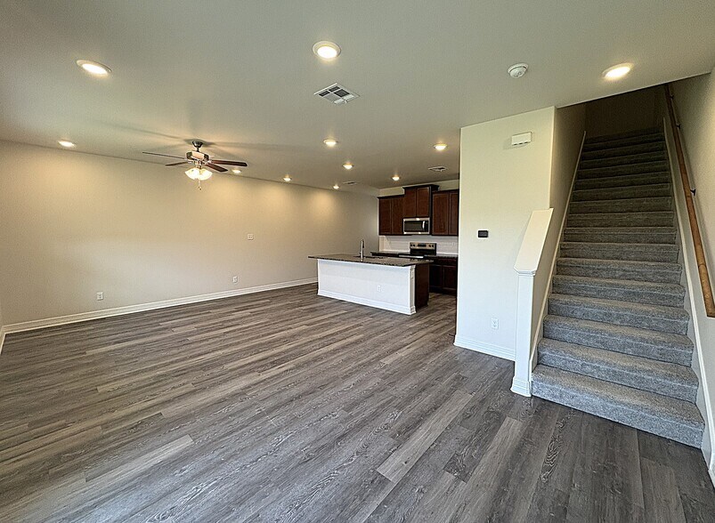 Building Photo - 1166 Lindsey Dr