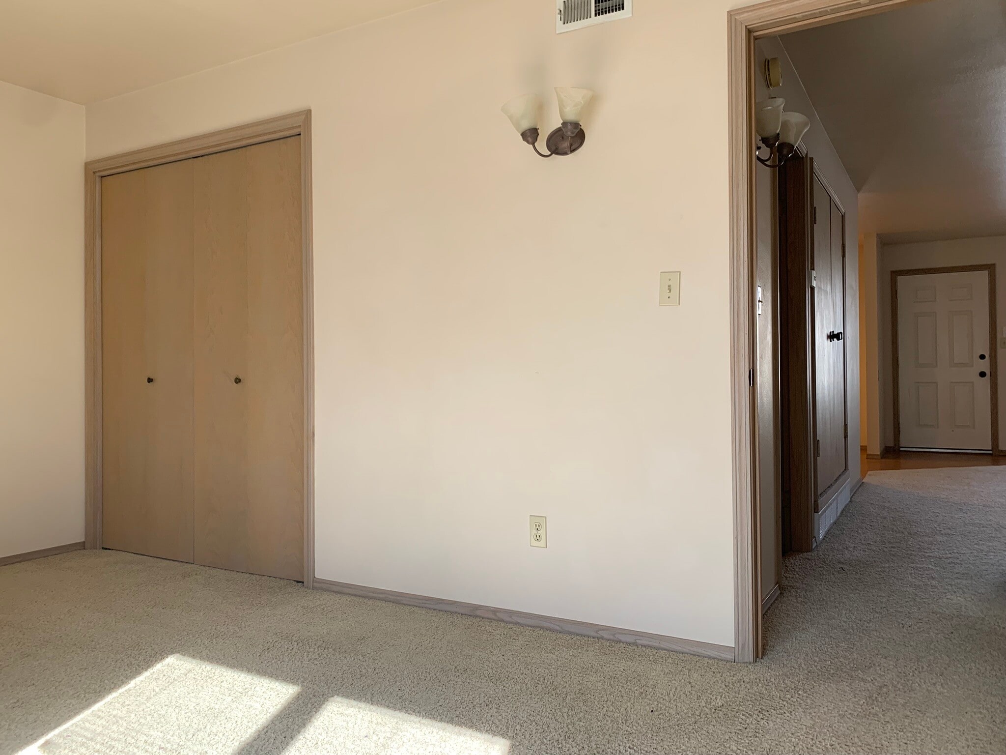 Building Photo - 1604 Sand Ct