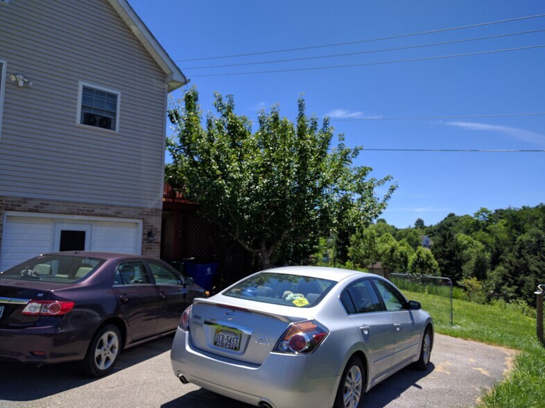 Building Photo - 709 Givens Ln