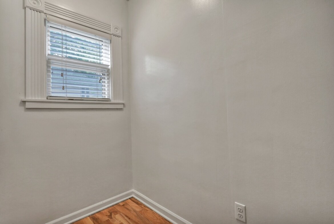 Building Photo - 716 N Walnut St