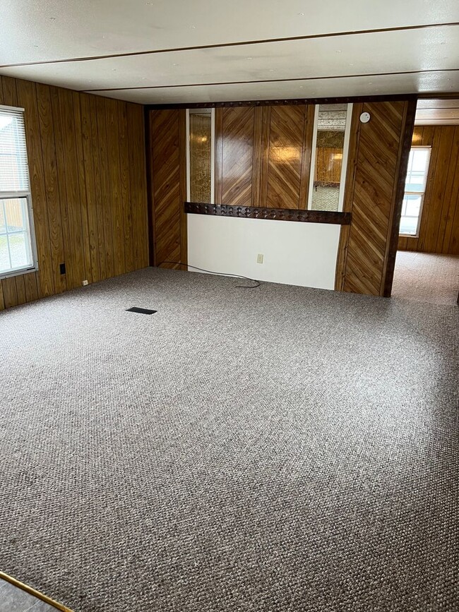 Building Photo - 2 Bed 2 Bath Mobile Home Sitting On 1 Acre
