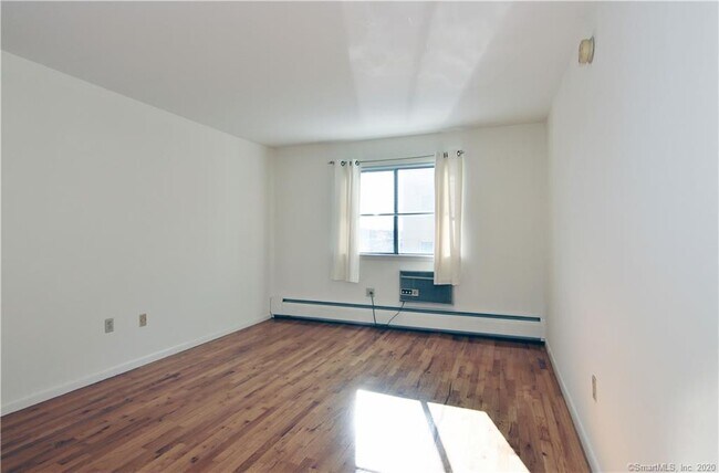 Building Photo - 960 Hope St