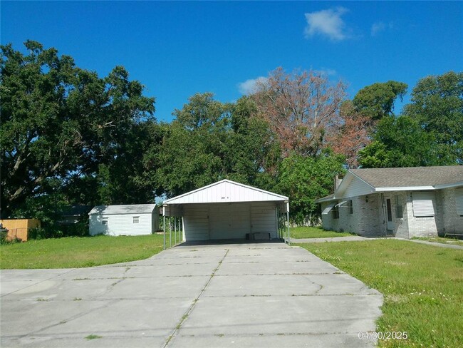 Building Photo - 209 Pinehurst Dr