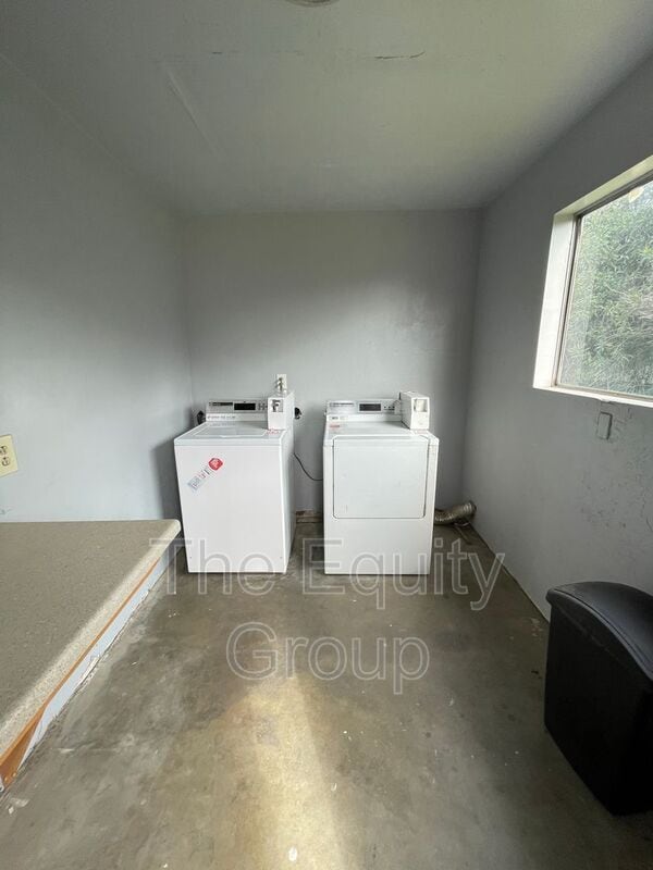 Building Photo - 616-620 N Blackstone St
