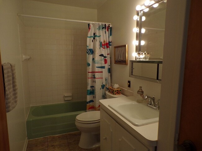 Building Photo - Light-Filled Home in Ideal Traverse City Neighborhood