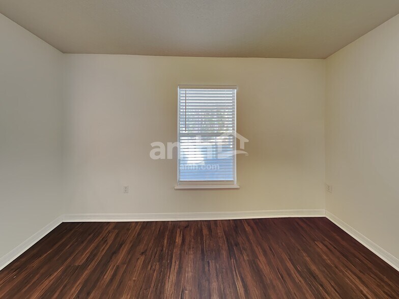 Building Photo - 5549 Shady Pine St S