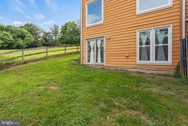 Building Photo - 6608 Beach Dr