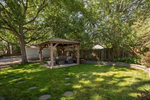 Building Photo - Charming 3-Bed Gem withHardwood Floors in Saint Louis Park!