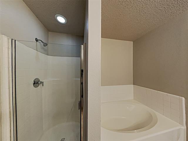 Building Photo - 1210 Hampton Dr