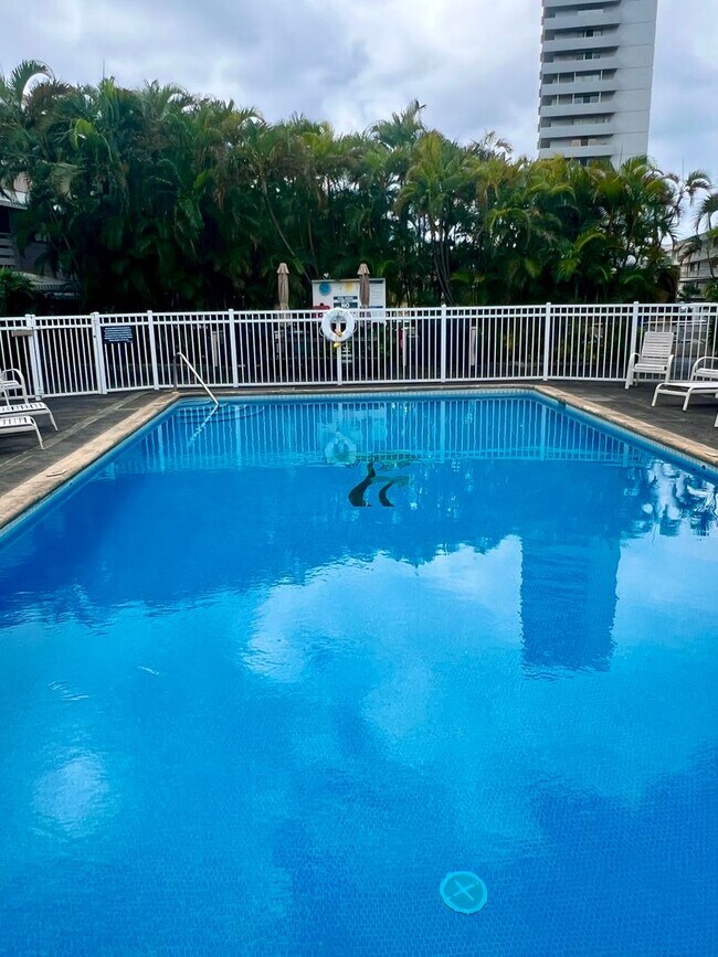 Building Photo - Charming & Breezy 1-Bedroom 1-Bath Hawaiiana Retreat