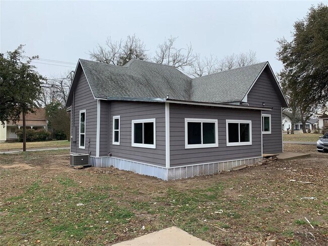Building Photo - 791 W Long