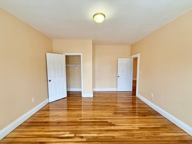 Building Photo - 6 Tennis Rd