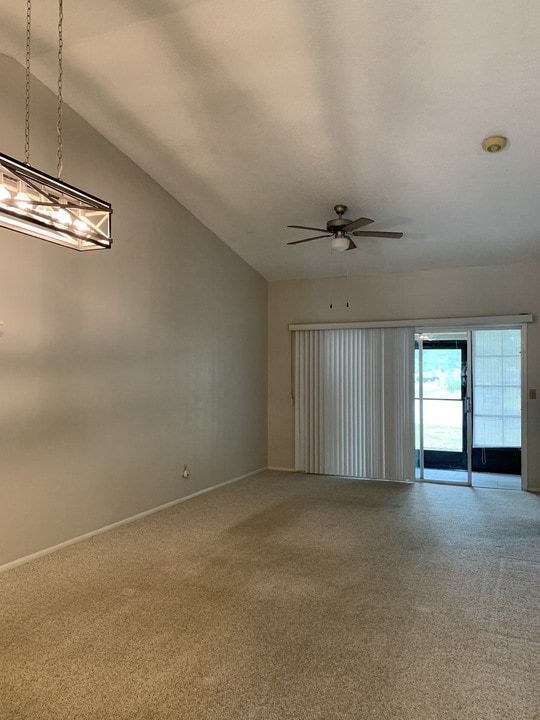 Living room - 566 Capistrano Ct