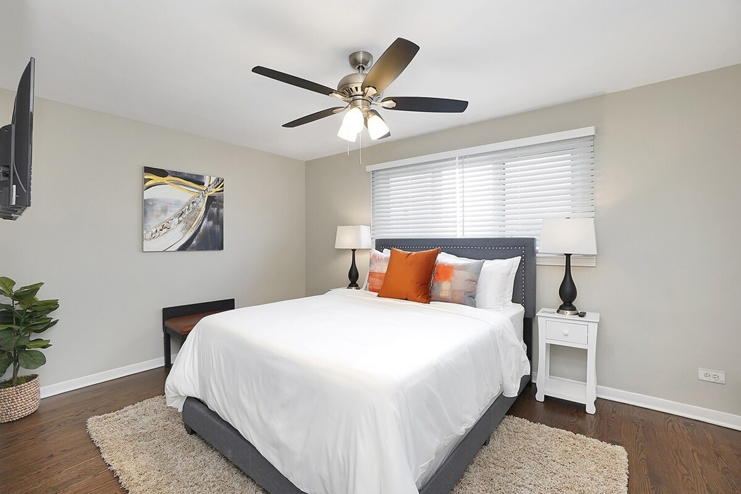 Building Photo - 5931 S Nagle Ave