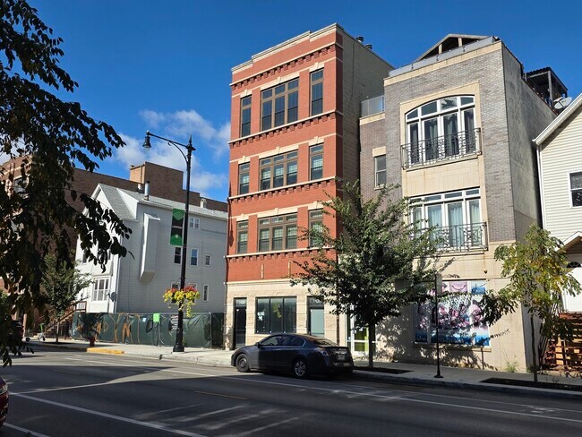Primary Photo - 1428 W Belmont Ave