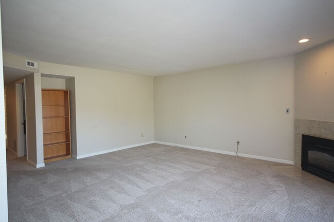 Building Photo - Large Redondo Condo with Waterfront View!