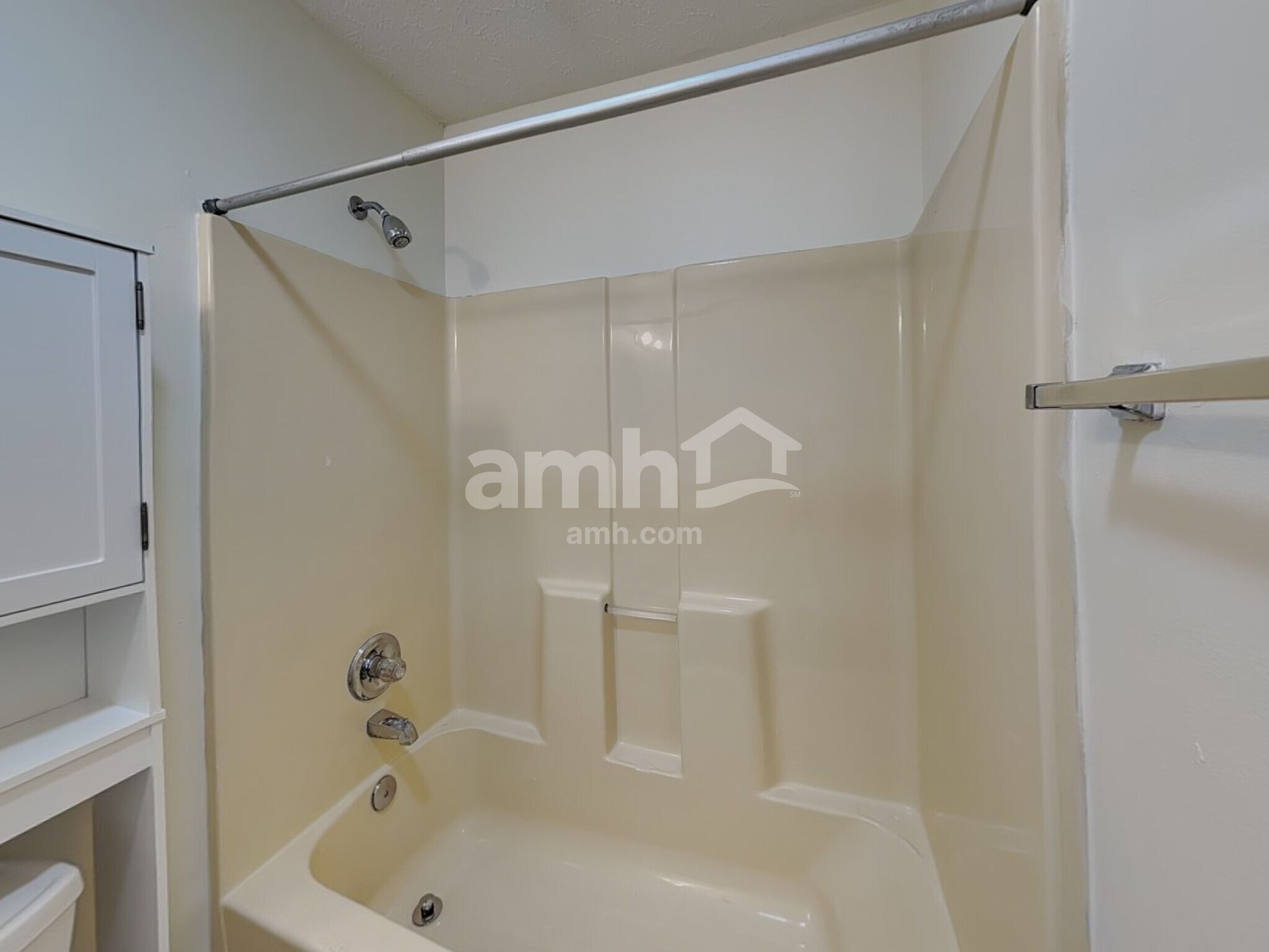 Building Photo - 2154 Meadow Glen Blvd