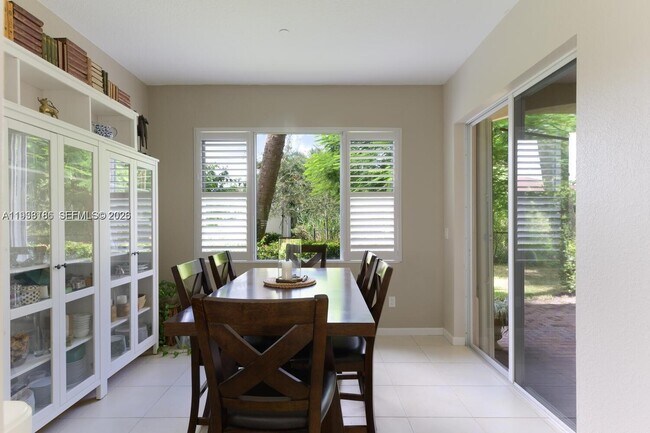 Building Photo - 250 SW Walking Path