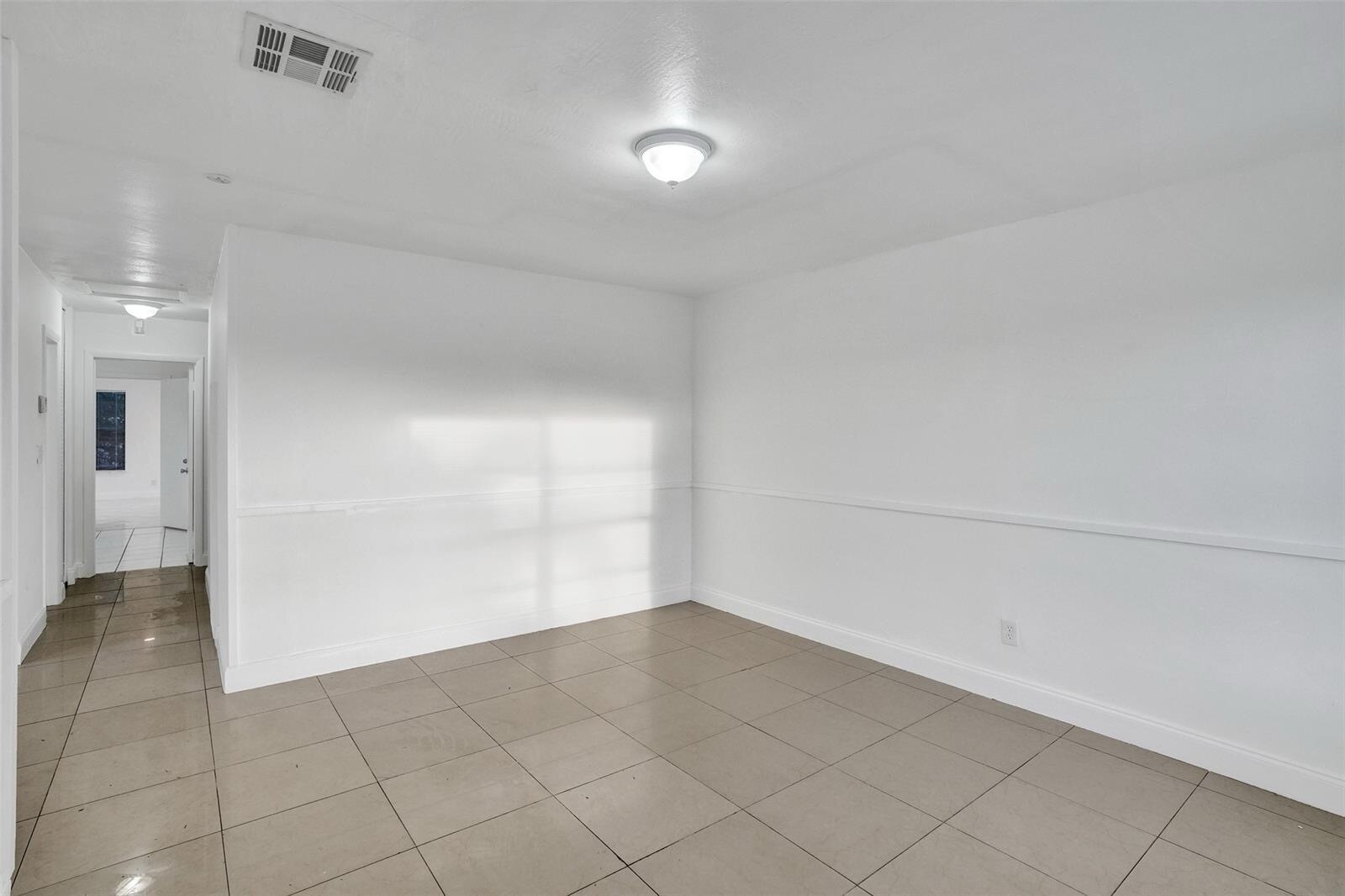Building Photo - 1142 NW 43rd Ter