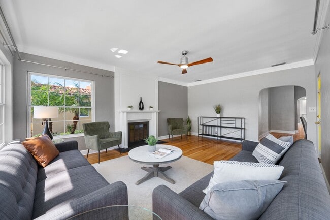 Building Photo - Historic Granada Terrace Home in St. Pete!!