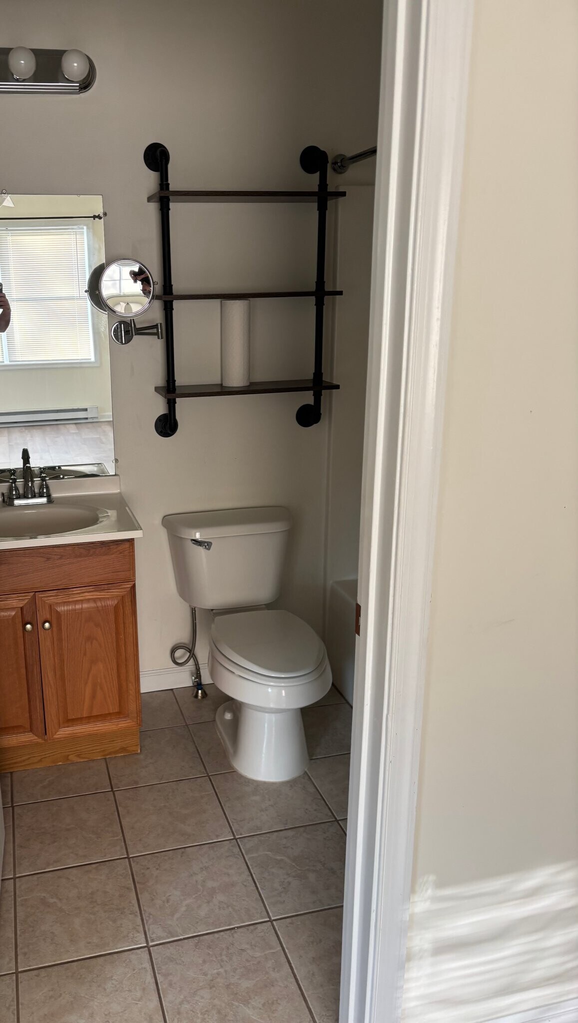 Building Photo - 404 N Enola Dr