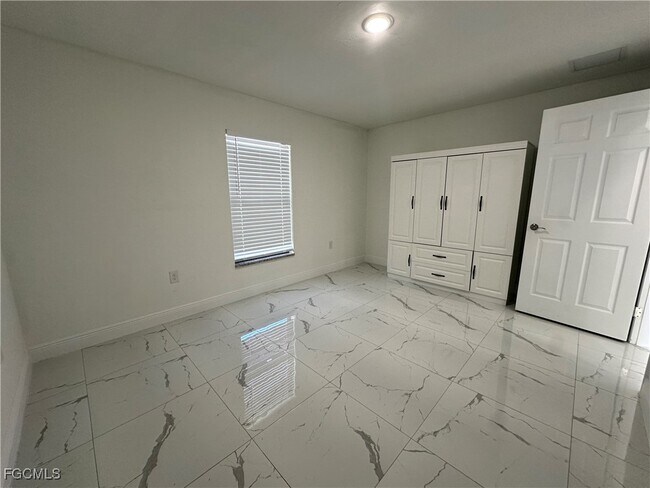 Building Photo - 1910 Richmond Ave N