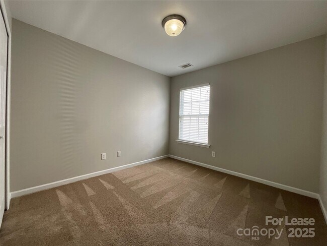 Building Photo - 10846 Traders Ct