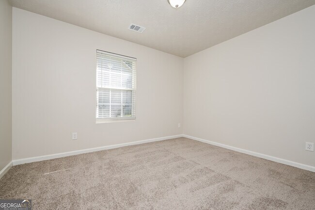 Building Photo - 546 Forest Hill Dr